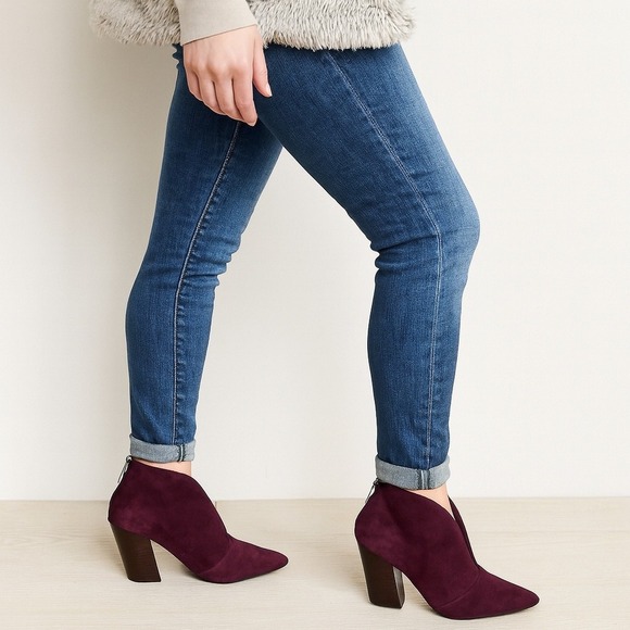Vince Camuto Women's Suede Ankle Booties Plum Size 8 Pointed Toe - Picture 1 of 9